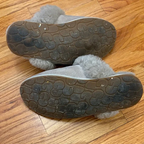 UGG Women's Cozy Gray Slippers - Picture 4 of 4